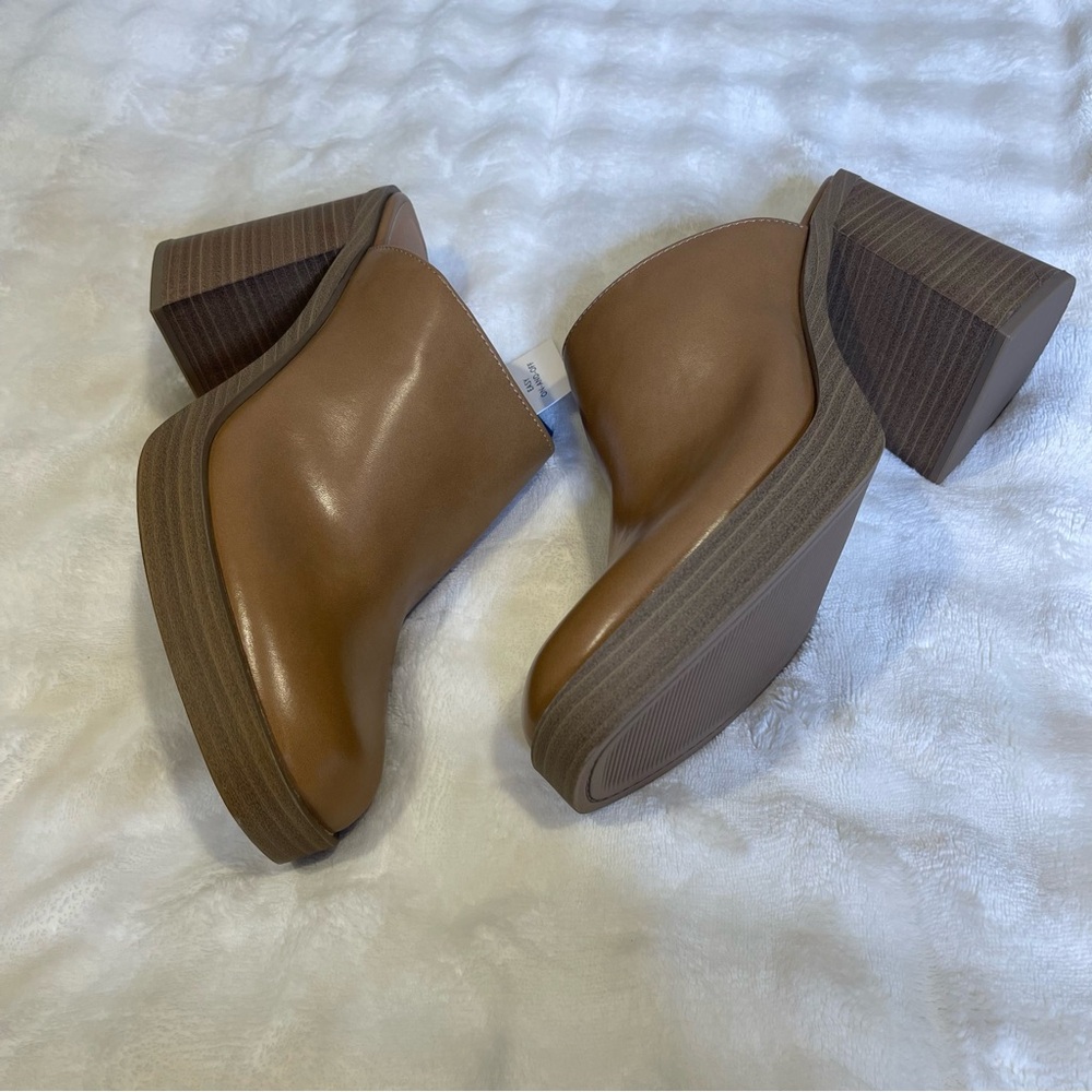 Universal Thread Tan Mules - Picture 10 of 16